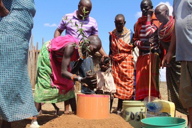 Community-tree-planting-Kenya